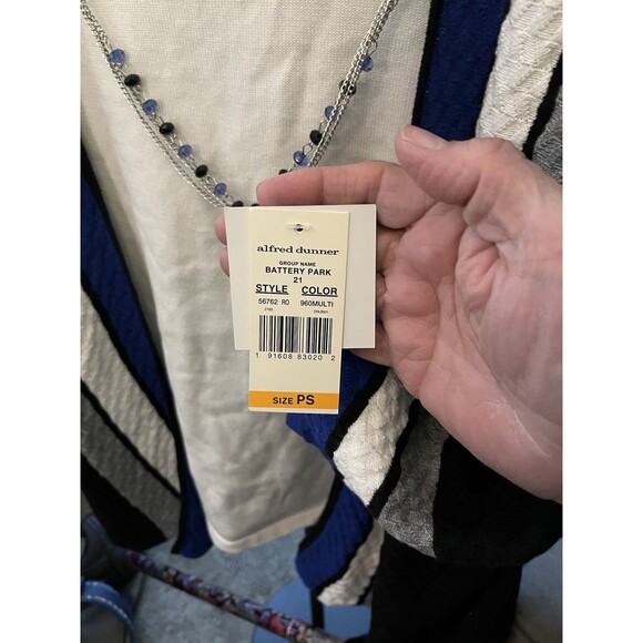 Alfred Dunner Ladies Long Sleeved 1-piece Sweater & Shirt  W/Necklace Petite Sm - Picture 5 of 8